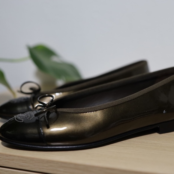 Chanel Ballerina Flat Sandals Patent Leather Green Bronze Brown Back Toe Sz 37 - Picture 11 of 13